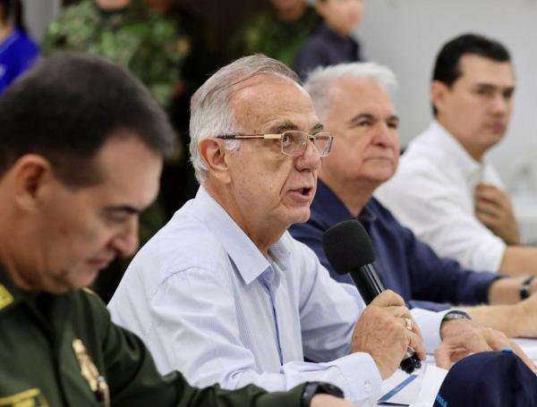 Iván Velásquez, ministro de Defensa, en consejo de seguridad en Huila.