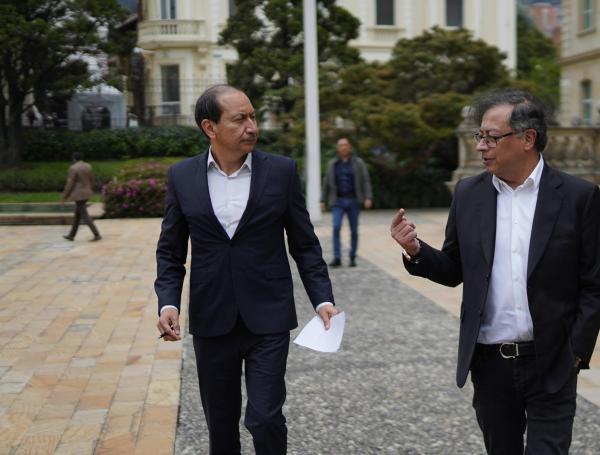 Gustavo Petro en entrevista con Andrés Mompotes, director de EL TIEMPO.