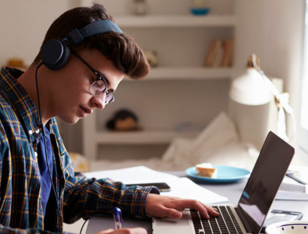 Entre los géneros musicales que han demostrado mejorar la experiencia de estudio se encuentra la música barroca.