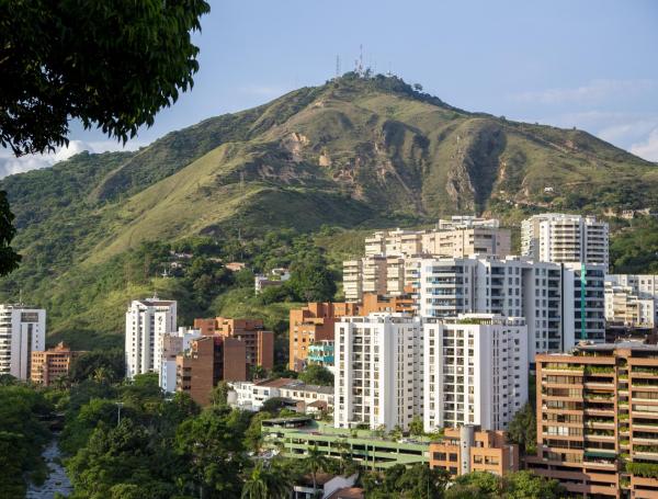 En 2018, la ciudad de Cali fue declarada como Distrito Especial, deportivo, cultural, turístico, empresarial y de servicios de Colombia.
