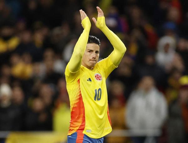 James Rodríguez, aplaudido contra Rumania.