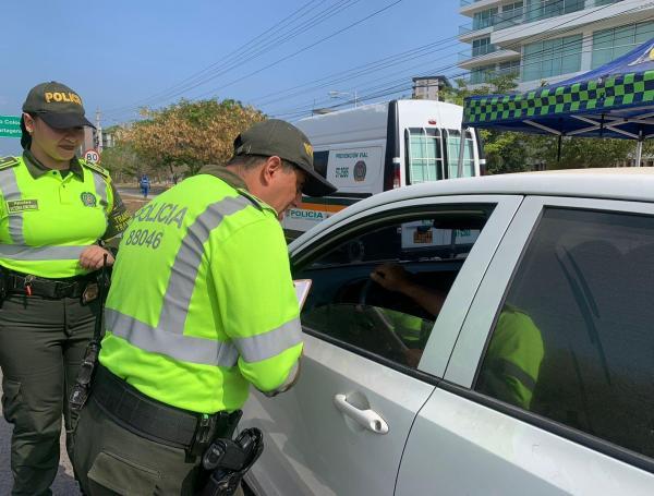 La Policía de Transito mantiene controles en los principales corredores de Barranquilla.