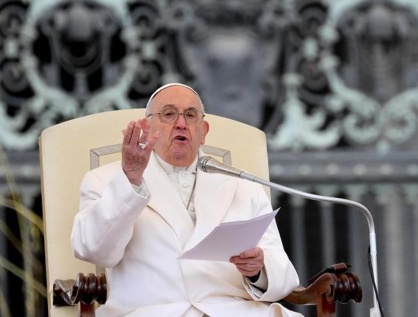 El Papa Francisco encabeza la audiencia general semanal en la Plaza de San Pedro, Ciudad del Vaticano, el 3 de abril de 2024.