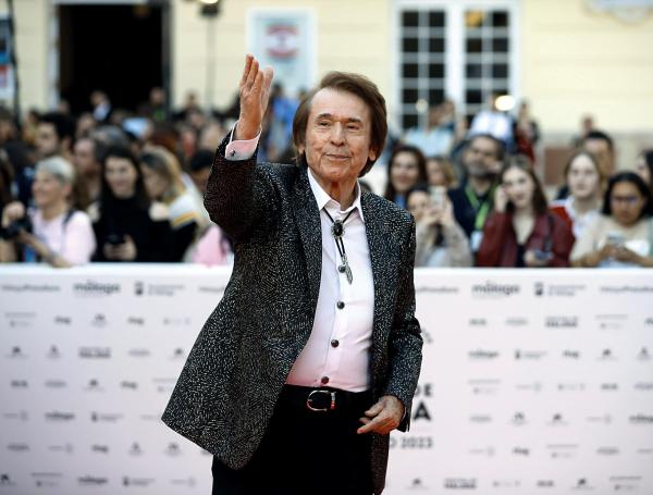 El cantante español Raphael, leyenda viva de la canción.