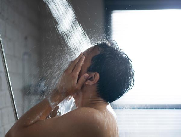 La ducha debe tener una temperatura de los 33 grados.