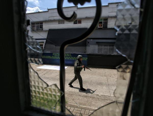 Atentado Potrerito a subestación de Policía