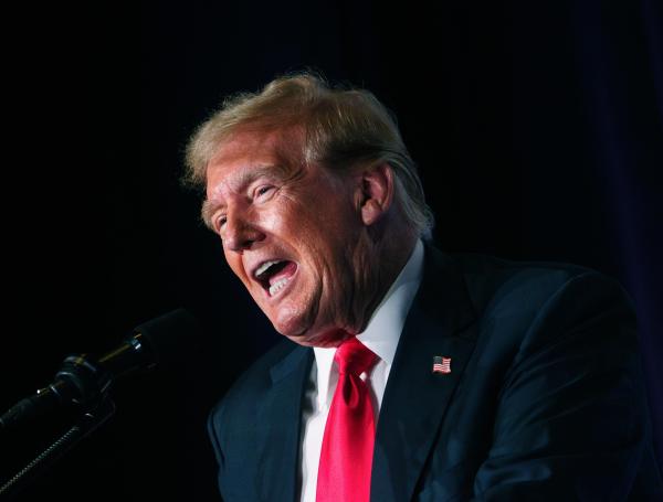 El ex presidente estadounidense Donald Trump habla en la Convención Libertaria en Washington, DC, EE.UU., el 25 de mayo de 2024.