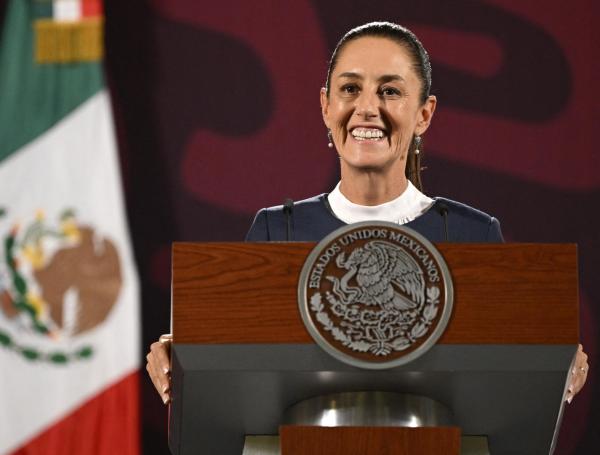 Claudia Sheinbaum en una conferencia de prensa en el Palacio Nacional de México.