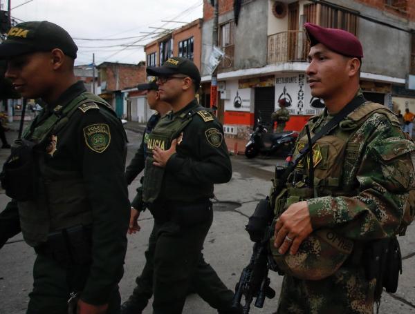 Cali Colombia 16 de junio de 2024 
En cumplimiento del compromiso con los jamundeños, este fin de semana se puso en marcha una Caravana de Seguridad como parte de la estrategia liderada por la Gobernación del Valle del Cauca, la Policía Nacional, el Ejército y el Gaula, para garantizar la tranquilidad en el territorio.
Con la presencia de 132 policías de diferentes especialidades, así como soldados del Batallón Pichincha y unidades de tránsito se adelantan controles en diferentes sectores del municipio.
Fotos Santiago Saldarriaga Quintero / EL TIEMPO