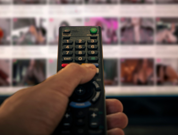 Ver en exceso pornografía sería perjudicial para la salud.