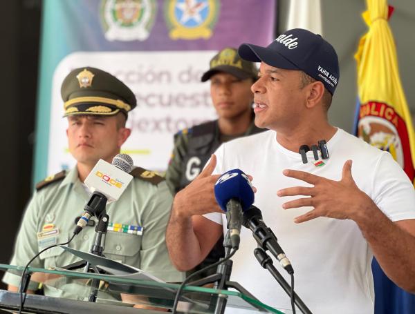 Yahir Acuña, alcalde de Sincelejo, durante la rueda de prensa donde presentó la nueva estrategia de seguridad.