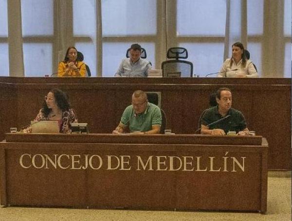 Concejo de Medellín debate el tema Tigo-UNEy EPM