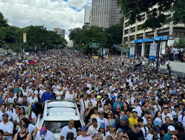 Masiva movilización en Caracas este martes.