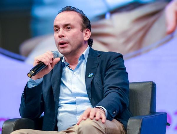 El alcalde Alejandro Eder durante su intervención en el 28° Congreso Nacional de Agencias de Viajes y Turismo (Anato), en Cartagena.