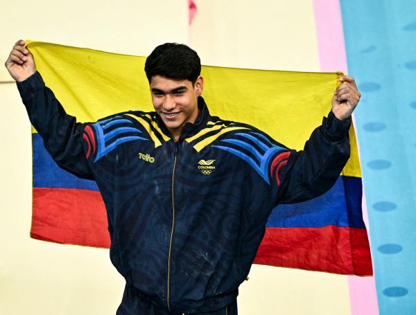 Ángel Barajas, con la bandera de Colombia.