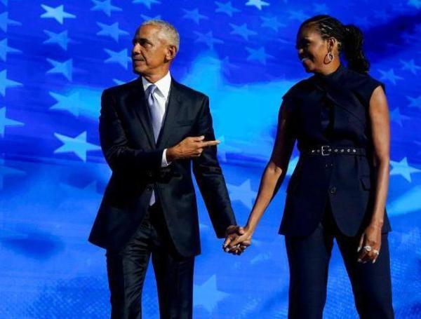 Michelle y Barack Obama hicieron contundentes discursos de apoyo a la candidata demócrata.