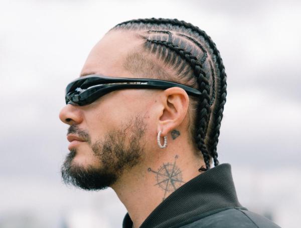 "La inspiración llega en cualquier lado, la verdad no hay fórmula. Yo casi siempre compongo con Keityn, que fácilmente puede ser uno de los compositores más importantes de Latinoamérica", dice J Balvin.