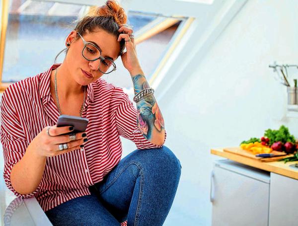 La Ocde dice que los colombianos usamos nuestro celular nueve horas al día.