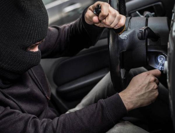 El 76 % de los casos de robo de carros en Bogotá se realizan por la modalidad de halado.