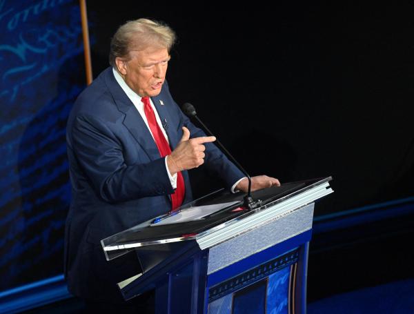Donald Trump en el debate en Filadelfia.