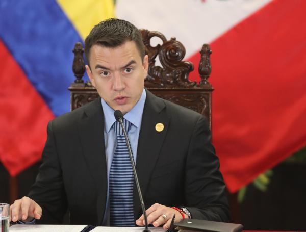 Fotografía de archivo fechada 04 de julio de 2024 del presidente de Ecuador, Daniel Noboa, hablando en la inauguración del gabinete binacional en el marco del XV Encuentro Presidencial Binacional Perú-Ecuador, en el Palacio Nacional en Lima (Perú). El presidente de Ecuador, Daniel Noboa, ordenó este viernes al Instituto Nacional de Estadística y Censos (INEC) investigar una presunta ocultación de cifras de homicidios y de violencia del crimen organizado en las anteriores administraciones a la suya que abarca los gobiernos de Rafael Correa (2007-2017), Lenín Moreno (2017-2021) y Guillermo Lasso (2021-2023). EFE/ Paolo Aguilar/ARCHIVO