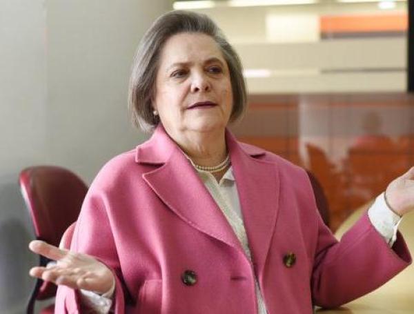 La senadora Clara López.