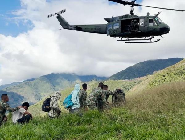 Tres jóvenes que habían sido reclutados en zona rural de Argelia, Cauca, fueron rescatados por el Ejército en marzo de este año.