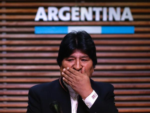 Fotografía de archivo fechada el 21 de febrero de 2020 del expresidente de Bolivia Evo Morales hablando durante una rueda de prensa en Buenos Aires (Argentina).