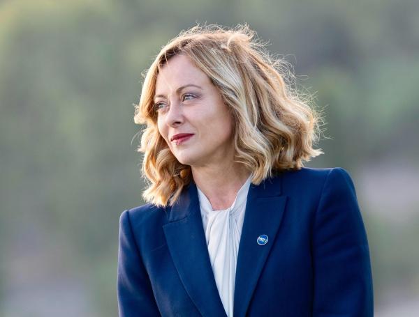 una fotografía proporcionada por la Oficina de Prensa del Palacio Chigi (Palazzo Chigi) muestra a la primera Ministra de Italia, Giorgia Meloni, asistiendo a la 11ª Cumbre de los países del Sur de la UE (MED9) en Paphos, Chipre. 11 de octubre de 2024.