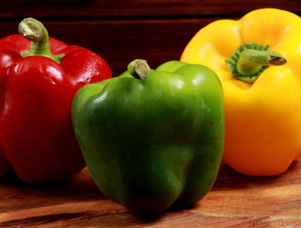 El pimiento sobresale por su gran aporte de vitamina C.