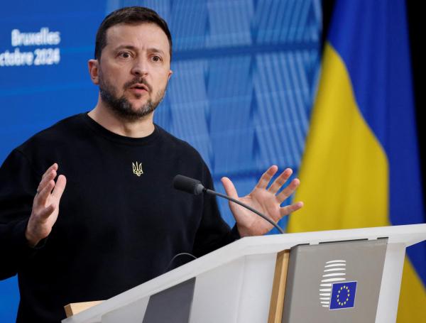 El presidente de Ucrania, Volodimir Zelenski, da una rueda de prensa al margen de una cumbre de la UE en Bruselas.
