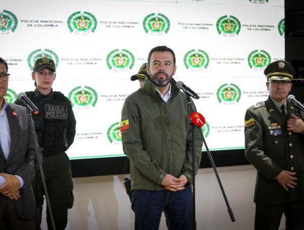 la Administración Distrital y la Policía Metropolitana de Bogotá, entregarán importantes resultados operativos contra la extorsión, relacionados con el “Tren de Aragua” Alcalde Mayor de Bogotá , Carlos Fernando Galán , el Secretario de Seguridad César Andrés Restrepo el Coronel, William Lara y el Comandante Policía Metropolitana de Bogotá (E) Coronel, Elver Vicente Alfonso Sanabria 
Director de Antisecuestro y Antiextorsión en rueda de prensa  anuncian la  captura de  Eryck mano derecha de alias Geovanny del tren de Aragua BOGOTÁ 24 de octubre del 2024 . FOTO MAURICIO MORENO CEET EL TIEMPO @mauriciomorenofoto