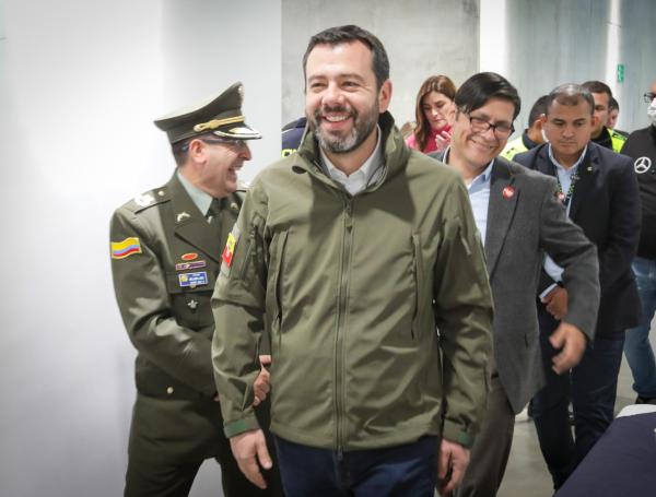 la Administración Distrital y la Policía Metropolitana de Bogotá, entregarán importantes resultados operativos contra la extorsión, relacionados con el “Tren de Aragua” Alcalde Mayor de Bogotá , Carlos Fernando Galán , el Secretario de Seguridad César Andrés Restrepo el Coronel, William Lara y el Comandante Policía Metropolitana de Bogotá (E) Coronel, Elver Vicente Alfonso Sanabria 
Director de Antisecuestro y Antiextorsión en rueda de prensa  anuncian la  captura de  Eryck mano derecha de alias Geovanny del tren de Aragua BOGOTÁ 24 de octubre del 2024 . FOTO MAURICIO MORENO CEET EL TIEMPO @mauriciomorenofoto
