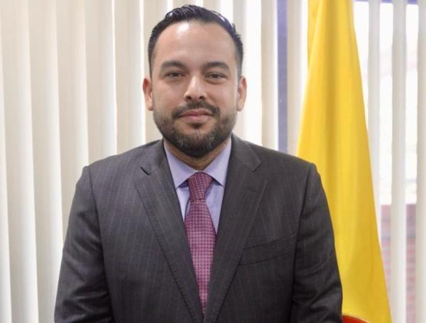 Palma Egea es especialista en Derecho Laboral de la Universidad Libre de Colombia, especialista en Derecho Constitucional y magíster en Derecho del Trabajo de la Universidad Externado de Colombia.