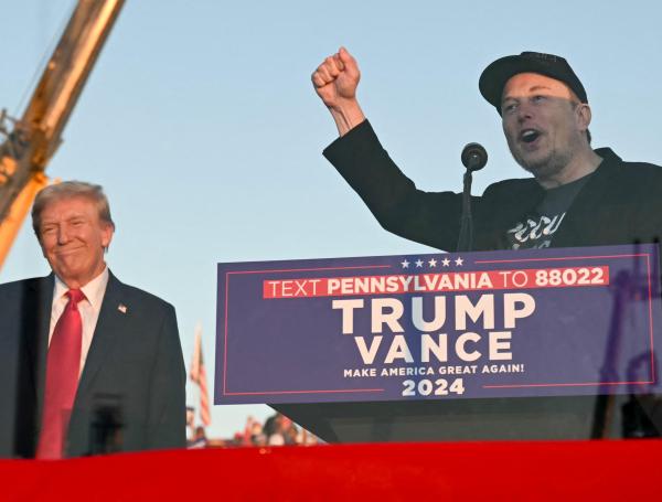 Elon Musk y Donald Trump durante un acto de campaña del republicano.