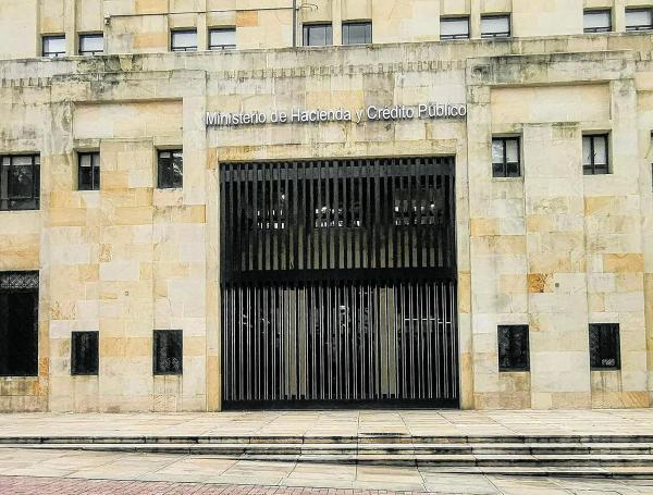 Fachada del edificio del Ministerio de Hacienda y Crédito público.