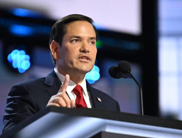 El senador de Florida Marco Rubio habla durante el segundo día de la Convención Nacional Republicana de 2024 en el Foro Fiserv en Milwaukee, Wisconsin, el 16 de julio de 2024.