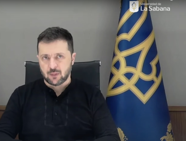 Captura de pantalla de Volodimir Zelenski durante su intervención virtual en La Sabana.