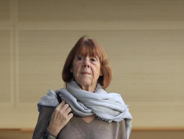 Gisele Pelicot llega al tribunal penal de Aviñón, Francia, el 20 de noviembre de 2024, donde su exmarido es juzgado.