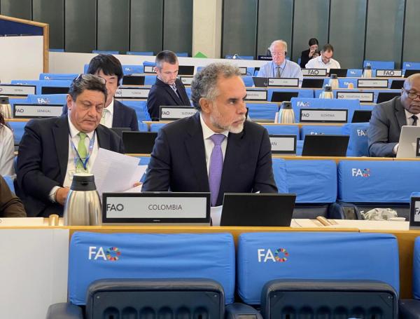 Armando Benedetti durante sesión de la FAO.