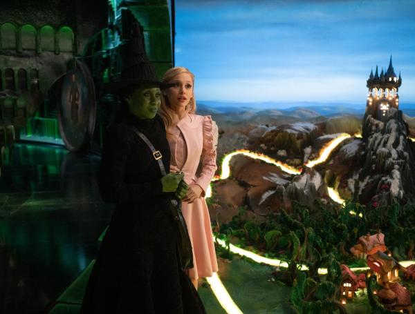 Wicked, dirigida por Jon M. Chu, está protagonizada por Cynthia y Ariana Grande.