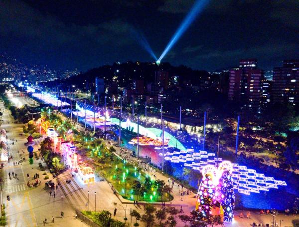 Alumbrados del río Medellín.