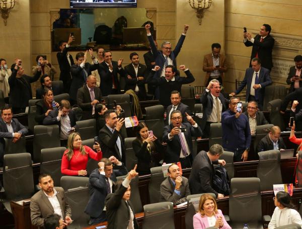 Comisiones económicas celebran archivo de la tributaria