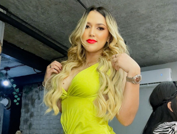 La Diabla vestido amarillo