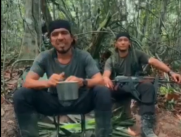 Alias Jhon Mechas en su reaparición en video.