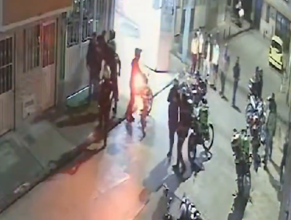Cayeron dos falsos policías que atracaban a personas en Bogotá: dijeron que  estaban en un operativo encubierto