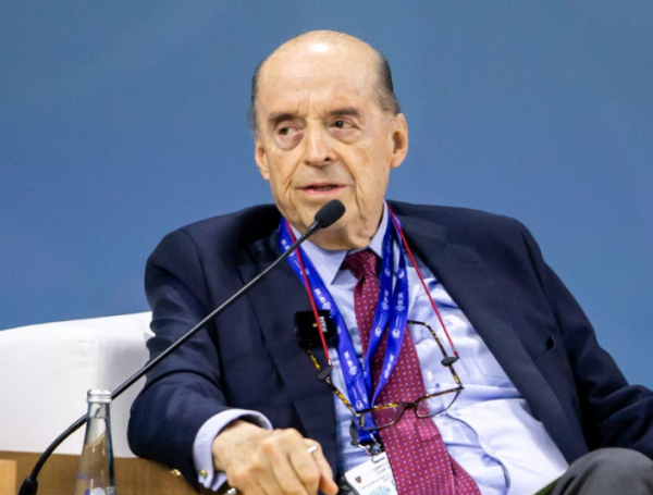 Excanciller Álvaro Leyva.