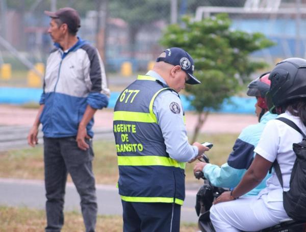 Agentes de tránsito en Cali.