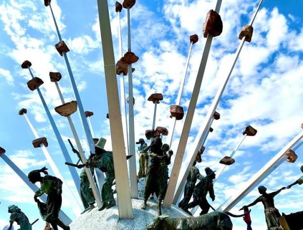 Monumento a la Santanderianidad, en la cumbre del parque Panachi.