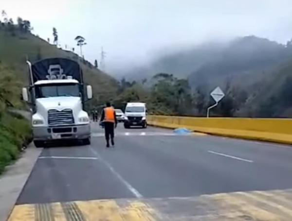 perdió los frenos y se lanzó de su vehículo.